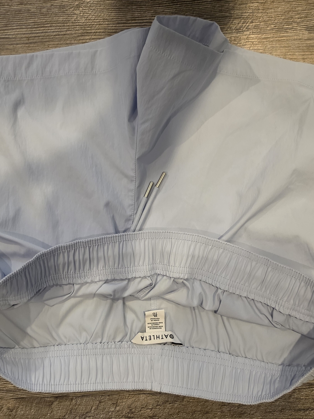 Athleta Midday Mid Rise Poplin Short Shorts